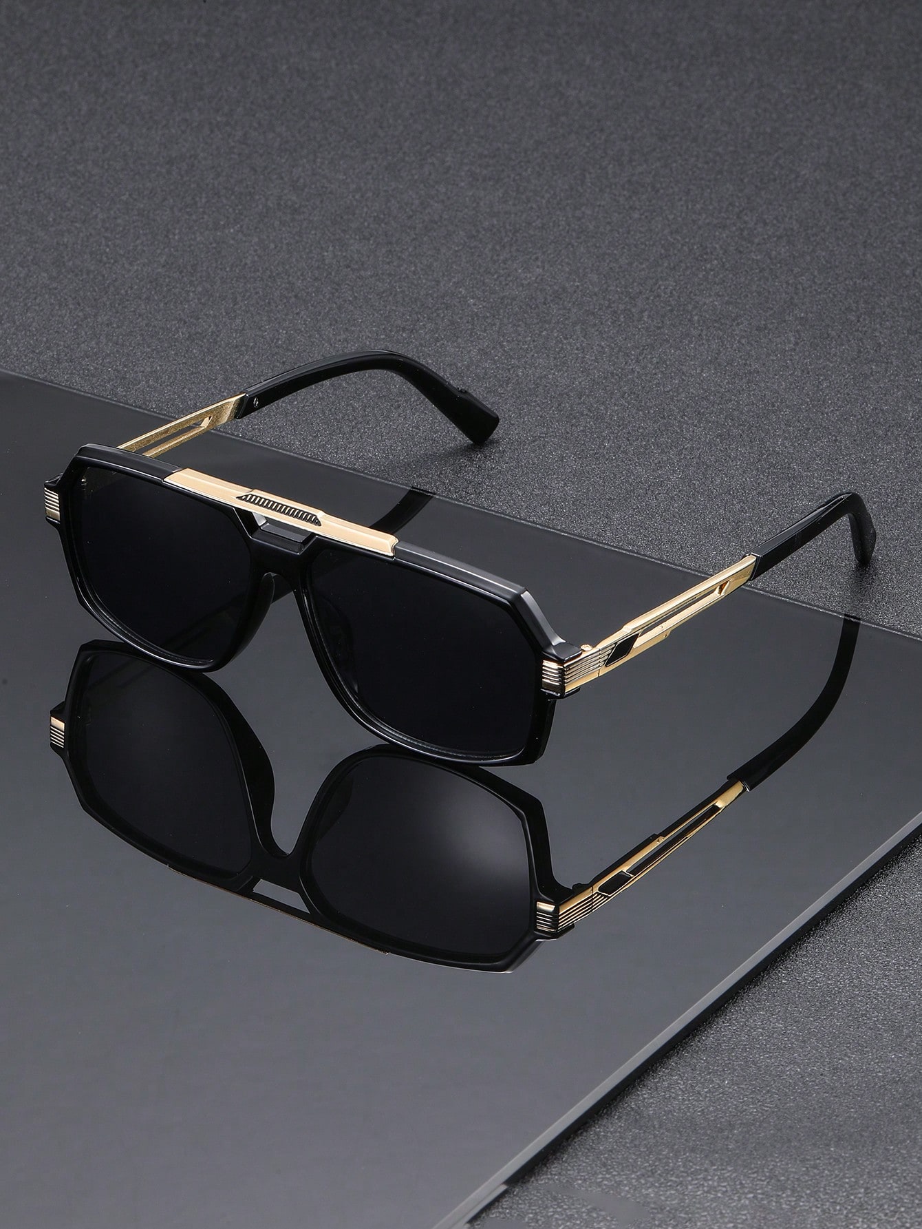 1 pair of men's T transparent  - مراجعة Metal Photo Panel وسعره